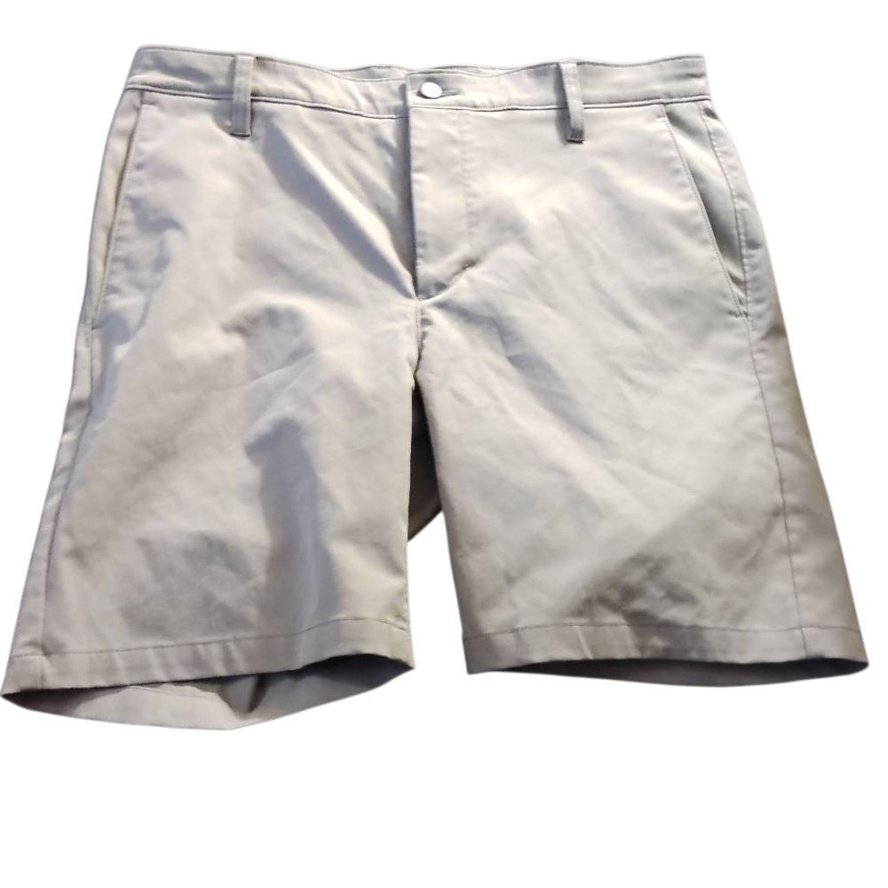 Men's Tailored Light Gray Flat-Front (10)Shorts